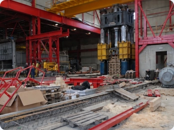 Assembly of press components during the reassembly of the forging line